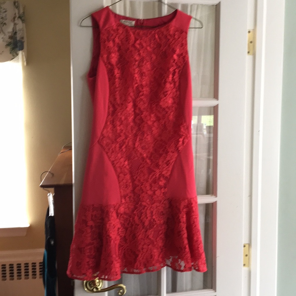 Size 6. Fancy dress above knee. Worn once.